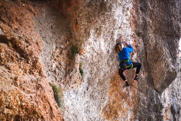 Little child climber — Stock Photo, Image