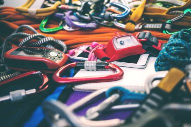 Telefon, ip, navigator ve el feneri.