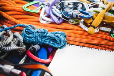 Not Defteri, ip ve karabina.