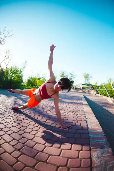 Yoga nel parco. — Foto Stock