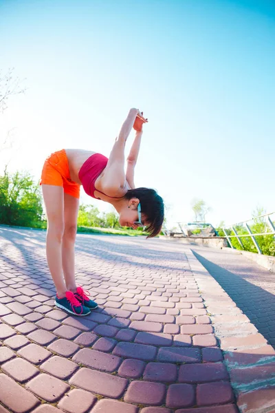 Yoga en el Parque. — Foto de Stock