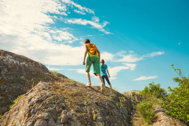 Dağlarda yürüyüş..
