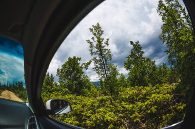araç penceresinden manzara görünümü