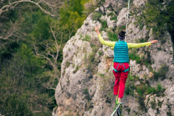 Highline en las montañas . —  Fotos de Stock