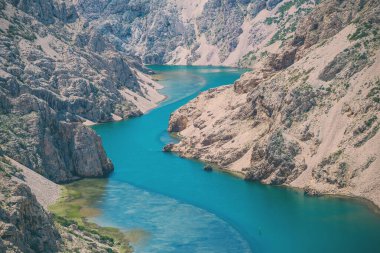 Pitoresk Kanyon altındaki nehir.