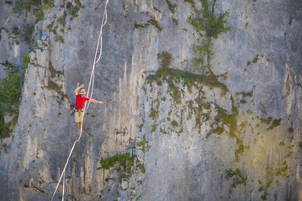 Highline in den Bergen. — Stockfoto