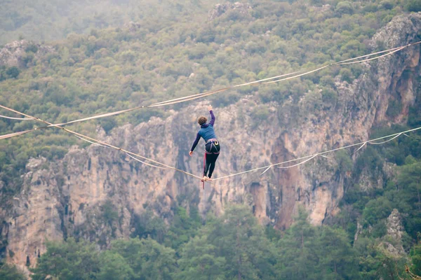 Highline w górach. — Zdjęcie stockowe