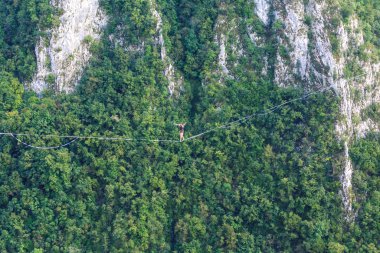 Highline dağlarda.