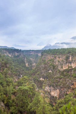 Bulutlu bir günde Kanyon.