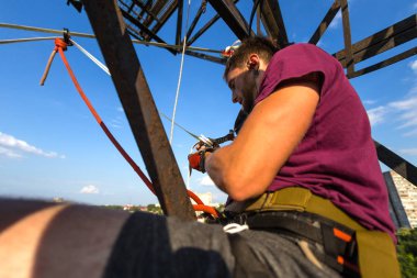 Highliner çizgiyi aşmaya hazırlanıyor..