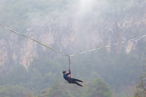 A hegyekben Highline. — Stock Fotó