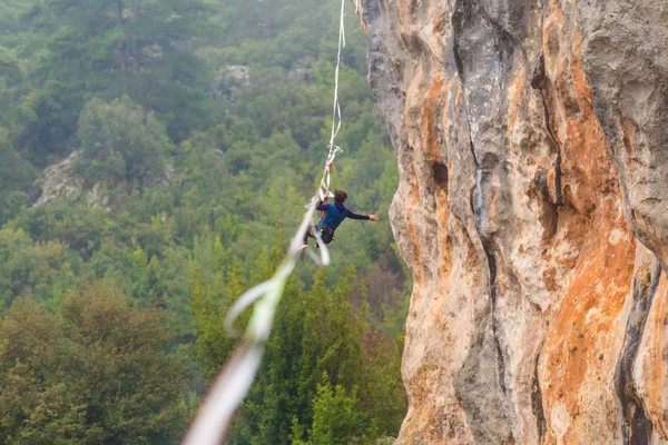 Highline w górach. — Zdjęcie stockowe