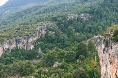 Highline dağlarda.