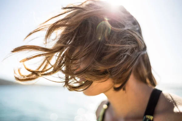 I capelli soffiano nel vento . — Foto Stock