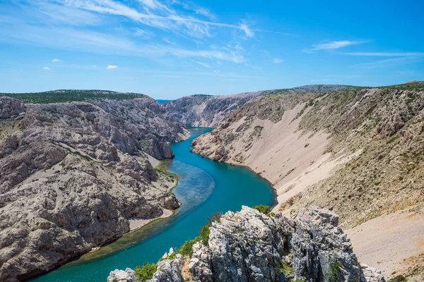 The river at the bottom of the picturesque canyon. — Stock Photo, Image