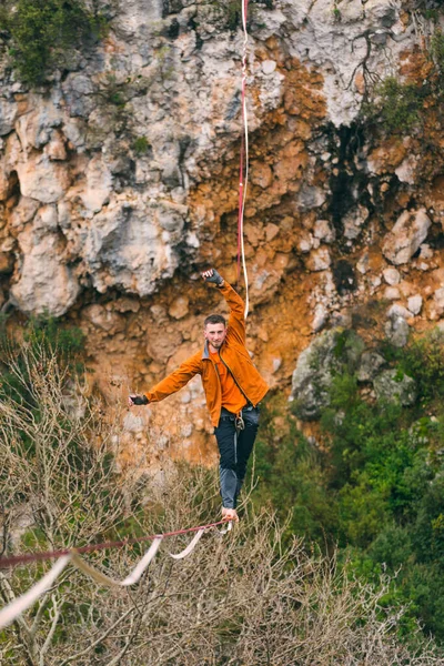 Highline en las montañas . —  Fotos de Stock