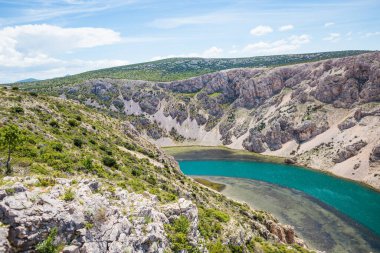 Pitoresk Kanyon altındaki nehir.