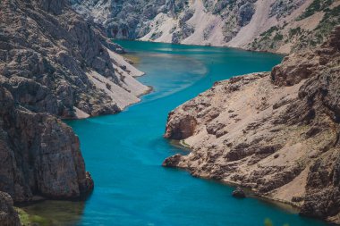 Pitoresk Kanyon altındaki nehir.