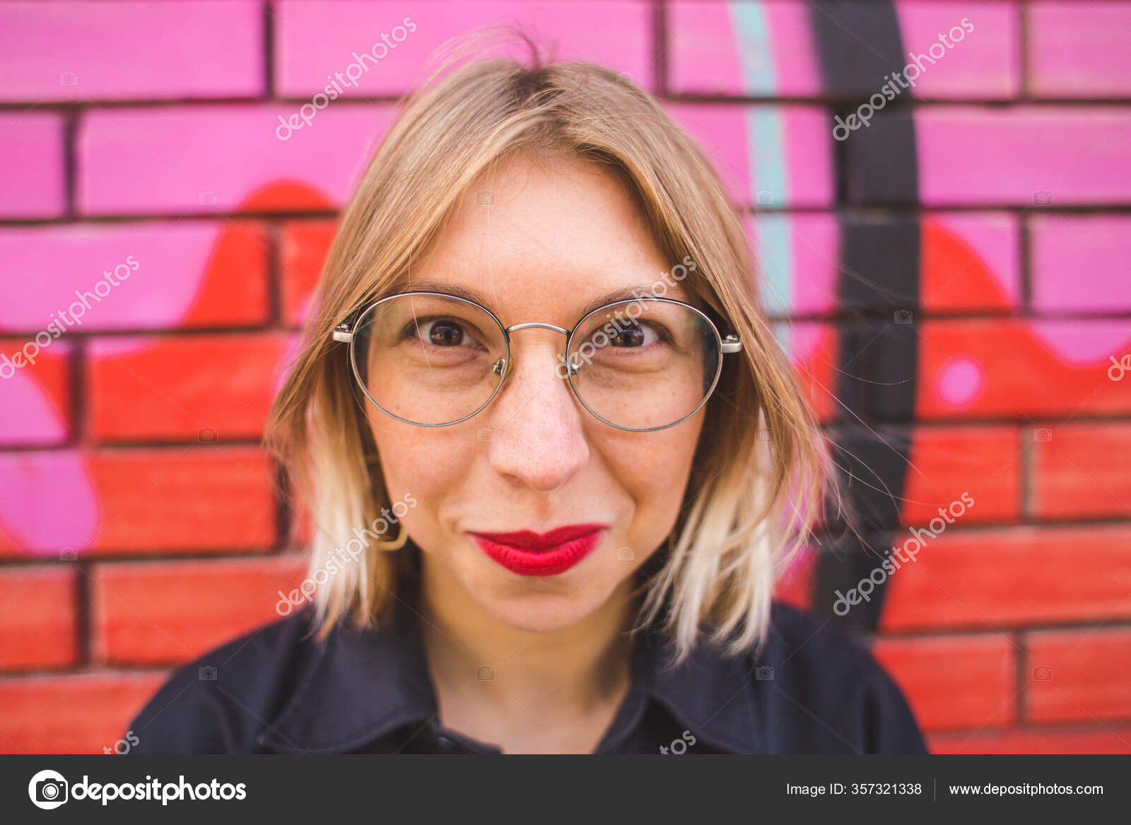 Blondine Mit Brille Blondine Mit Brille