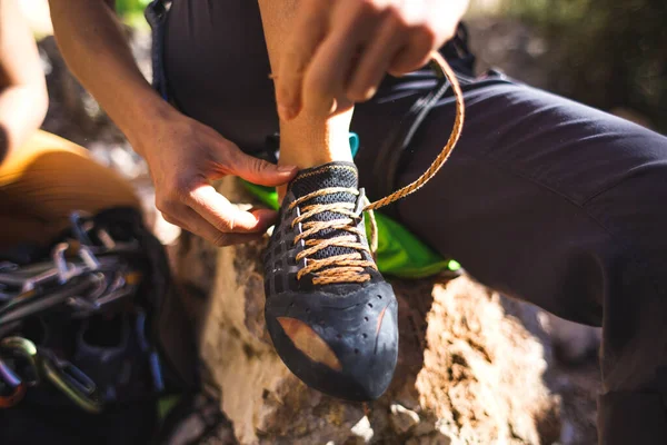 Rock Climber Puts Climbing Shoes Ties Shoelaces Girl Sits Stone — Stock Photo, Image