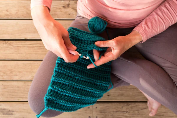 Woman Crochets Sitting Bed Needlework Quarantine Girl Knits Thick Blue — Stock Photo, Image