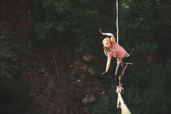 Woman Walking Stretched Sling Forest Highliner Balances Abyss Highline Turkey — Stock Photo, Image