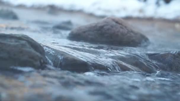 Eau chaude de la rivière d'hiver — Video