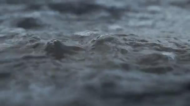 Vízturbulencia a folyóban — Stock videók