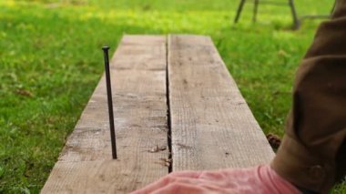 Çivi çekiç işçi