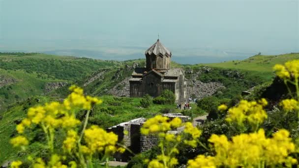 Schöne alte Kathedrale in Armenien — Stockvideo