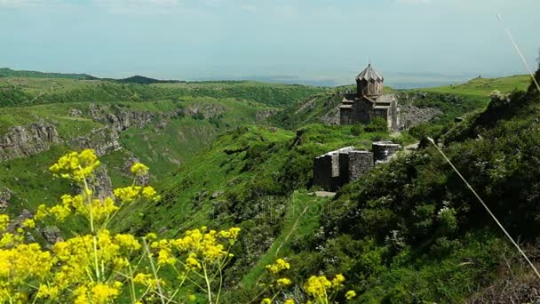 在 Amberd 在亚美尼亚的城堡建于十一世纪的教会 — 图库视频影像