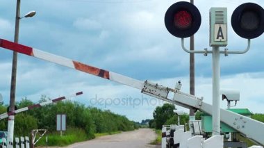 Demiryolu geçidi üzerinde açılış engelleri