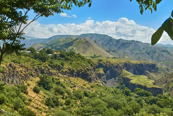 Korku veren Ermeni dağ manzarası