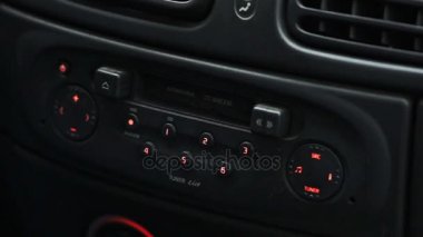 Erkek el müzik kaset eski araba teyp oyuncu ekleme