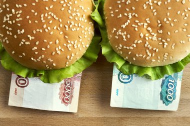 Burger bin beş bin ruble faturaları
