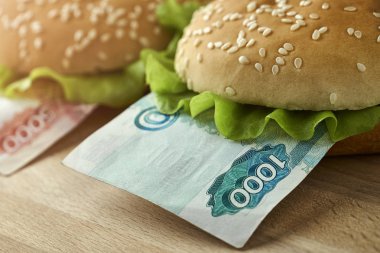 Burger bin beş bin ruble faturaları