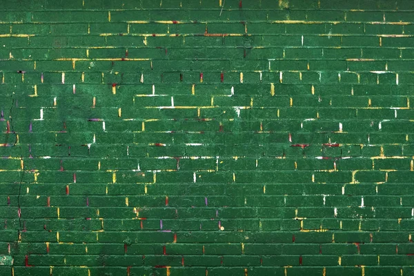 Zelená cihlová zeď s žlutými čarami pozadím — Stock fotografie