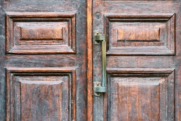 Punho de uma porta de madeira vintage fechar — Fotografia de Stock