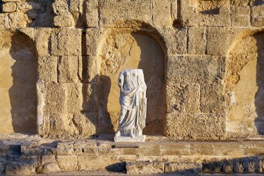 Caesarea, İsrail 'deki güzel antik Roma heykeli.