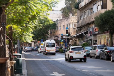 Hayfa, İsrail - 21 Kasım 2019. Akşamları Hadar ilçesinde kalabalık Hayfa caddesi