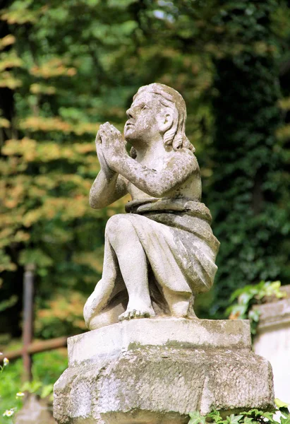 Bir dua meleğinin heykeli — Stok fotoğraf