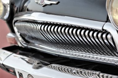 Eski siyah eski model araba parçası