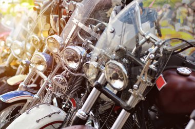Satır vintage motosiklet, gün batımı