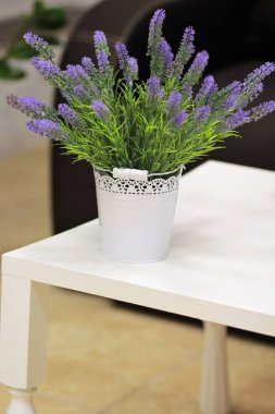 Lavanta beyaz dekore edilmiş demet demet 