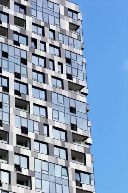 Modern bir çok öykülü binada parçası. Modern teknoloji mimarisi