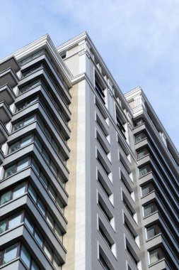 Modern bir çok öykülü binada parçası. Modern teknoloji mimarisi