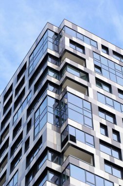 Modern bir çok öykülü binada parçası. Modern teknoloji mimarisi