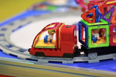  Magformers - manyetik inşaat oyuncak, tema setleri - oyuncak tren tren dükkanda ekranda