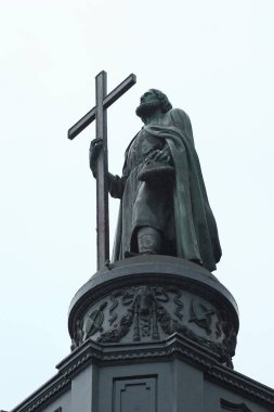 Anıt Kiev Vladimir'e Prens 1853 yılında inşa büyük adanmış. Rus halkının Vaftizci bronz heykeli