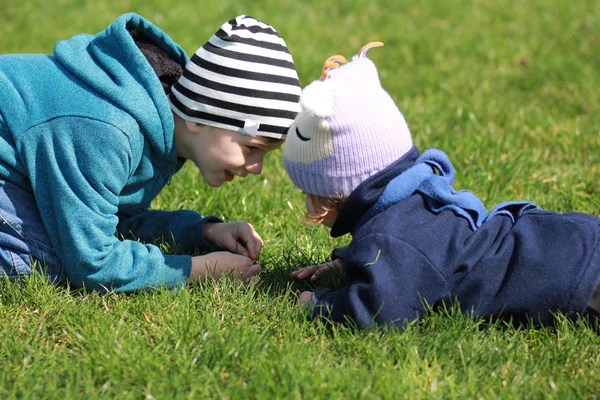 Two Children Boy Girl Lying Gass Head Touching Head Having — Stock Photo, Image